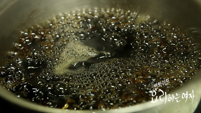 Boil the soy sauce brine — step photo