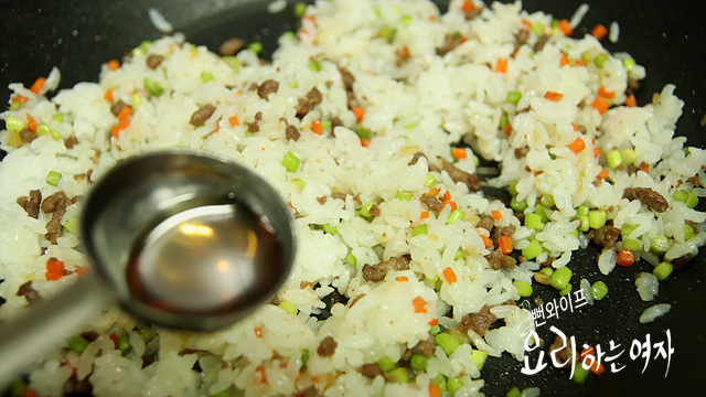 Stir-fry the rice — step photo 1