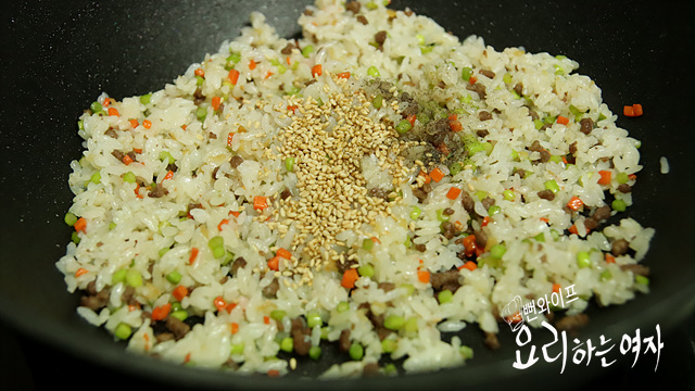 Stir-fry the rice — step photo 2
