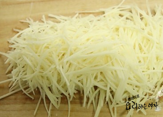 Julienne the potatoes — step photo 1