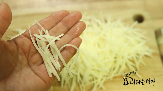 Julienne the potatoes — step photo 2