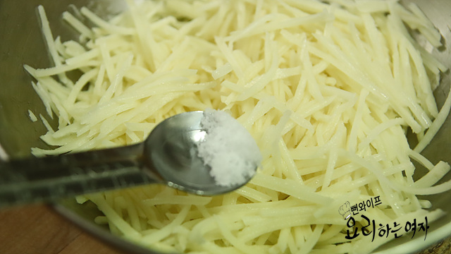 Mix the batter — step photo 1