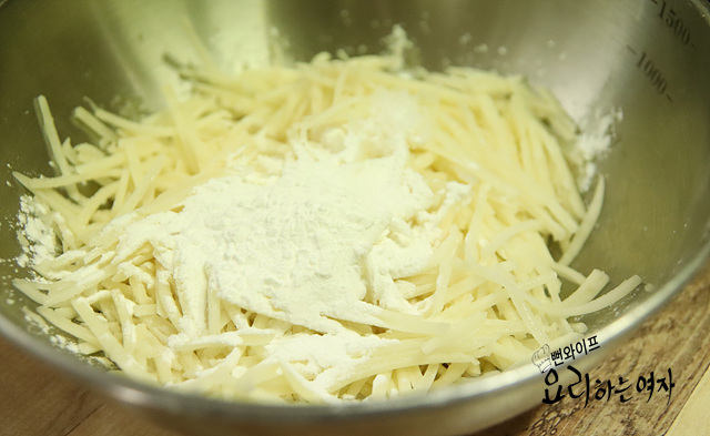 Mix the batter — step photo 2