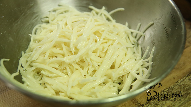 Mix the batter — step photo