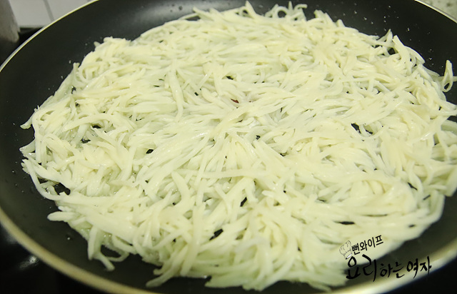 Pan-fry the pancake — step photo 1