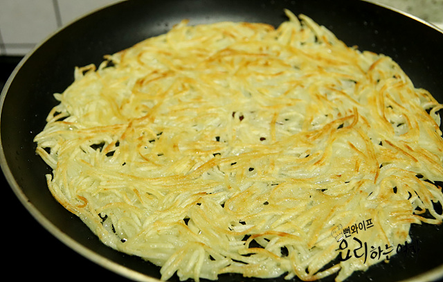 Pan-fry the pancake — step photo 2