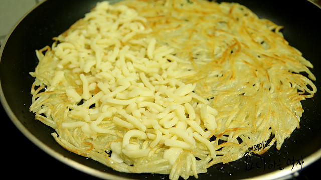 Pan-fry the pancake — step photo 1