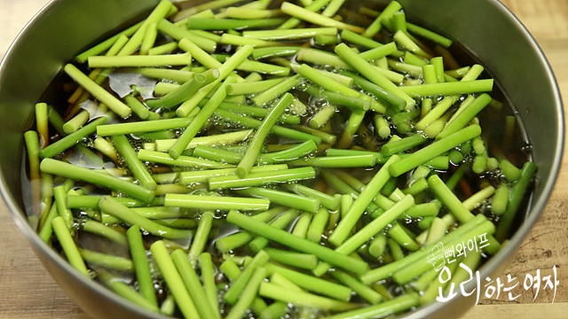Pour the pickling liquid — step photo 2