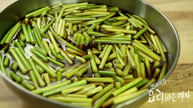 Pour the pickling liquid — step photo 1