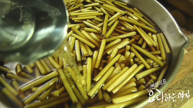 Pour the pickling liquid — step photo 2