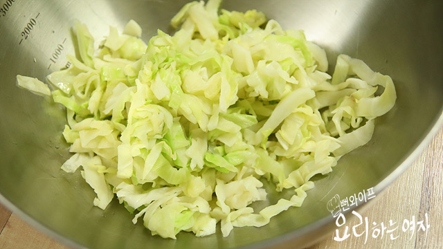 Toss with seasonings — step photo 1