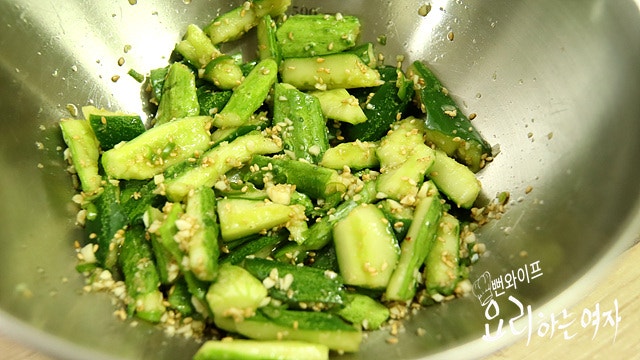 Toss with seasonings — step photo 2