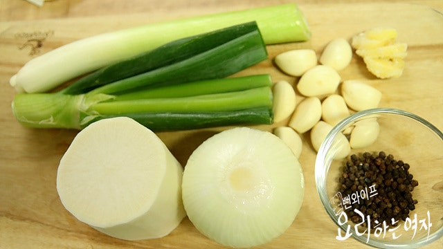 Prepare the aromatics — step photo 1