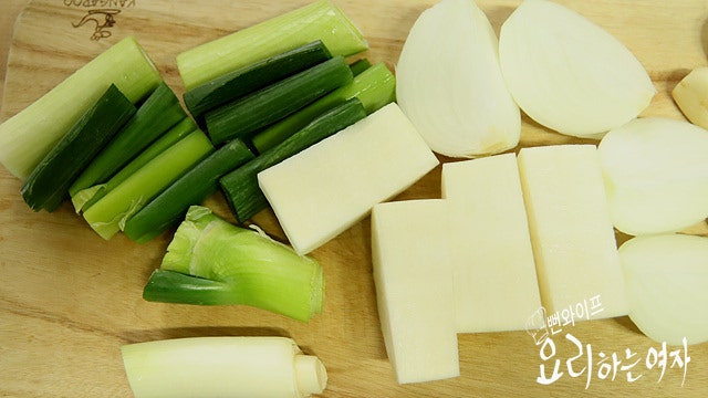 Prepare the aromatics — step photo 2