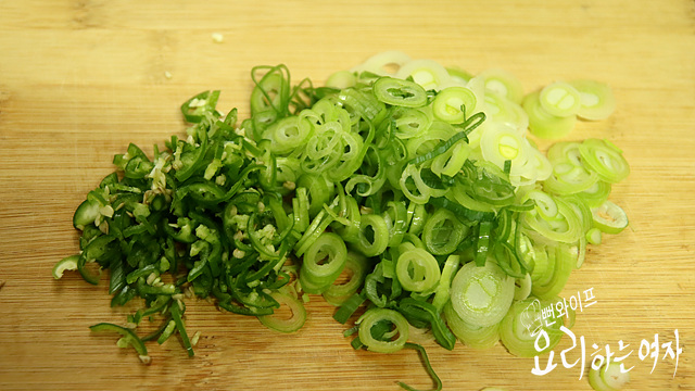 Prepare garnishes and sauce — step photo 1