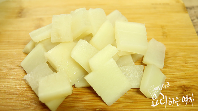Prepare garnishes and sauce — step photo 2