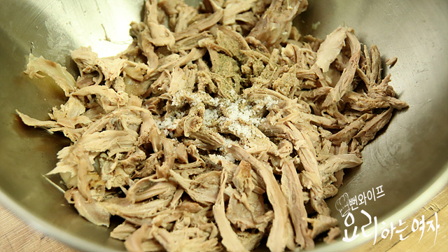 Season the duck meat — step photo