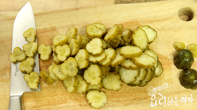 Slice the pickled cucumbers — step photo