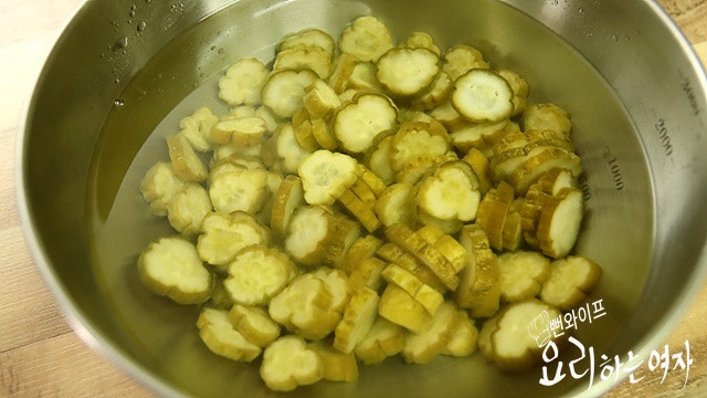 Remove the excess salt — step photo 1