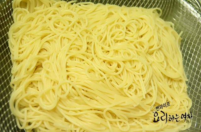 Boiling the pasta noodles — step photo 1
