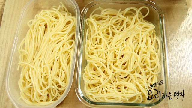 Boiling the pasta noodles — step photo 2