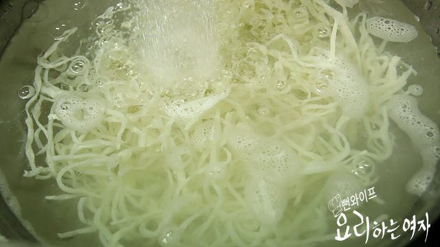 Prepare the dried squid strips — step photo