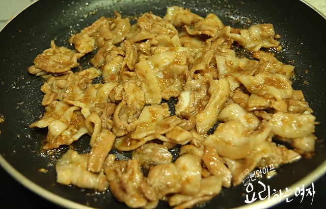 Add sauce and braise — step photo 2