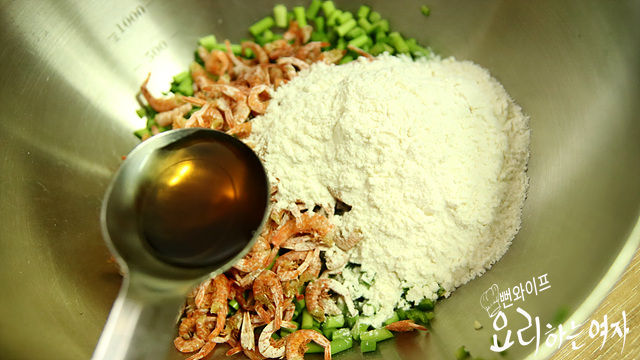 Make the batter — step photo 2