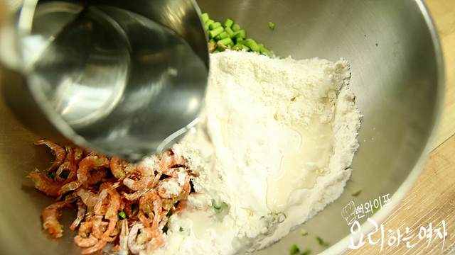 Make the batter — step photo 1