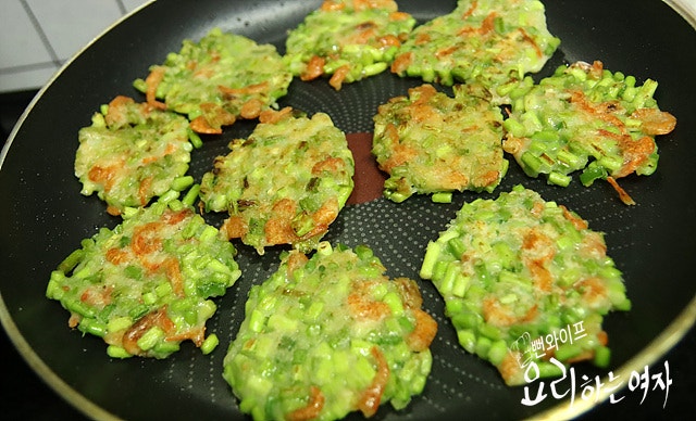 Pan-fry the pancakes — step photo 2