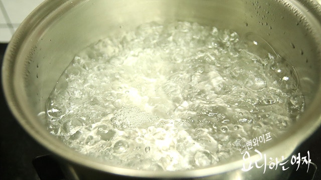 麺をゆでる — 手順の写真 1