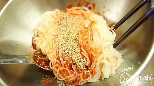 Toss with the sauce — step photo 2