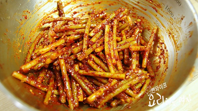 Season fermented garlic scapes — step photo 2