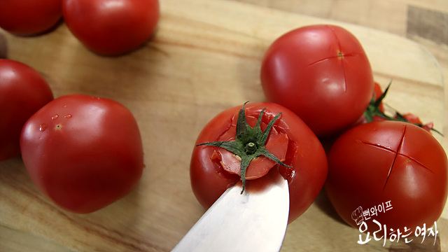 Prepare the tomatoes — step photo