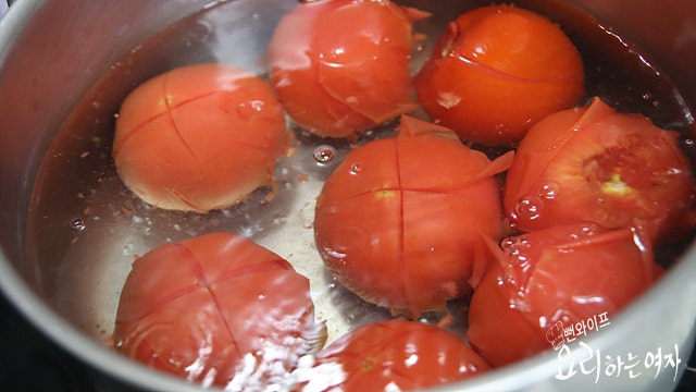 Peel the tomatoes — step photo 2