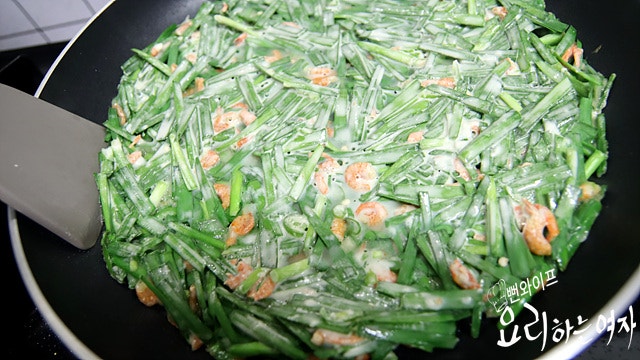 Pan-fry the pancake — step photo 2