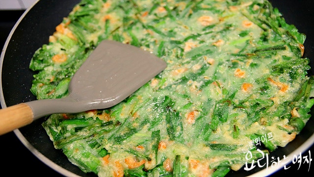 Pan-fry the pancake — step photo 1