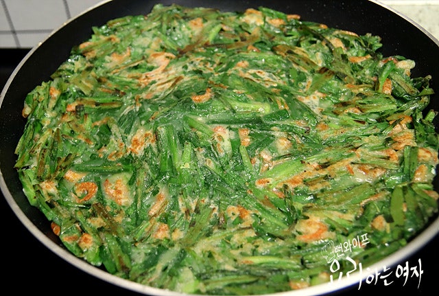 Pan-fry the pancake — step photo 2