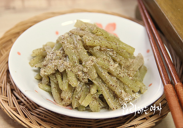 香ばしい風味豊かなふきのえごま粉炒めの完成写真