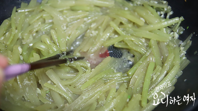 炒める — 手順の写真 1