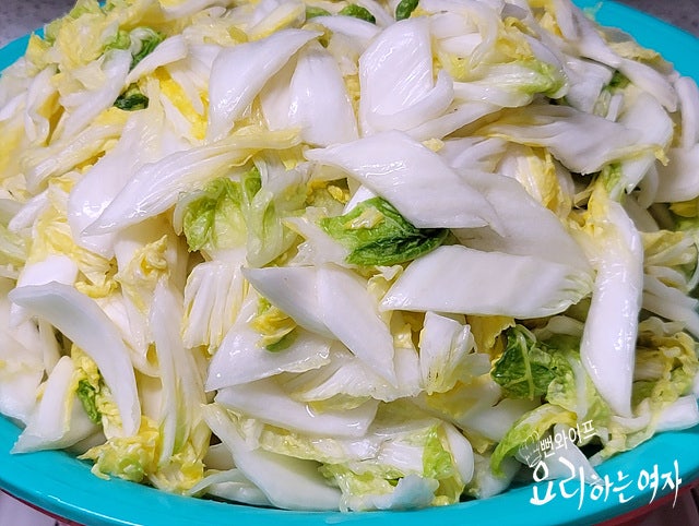 Rinse the salted cabbage — step photo 2