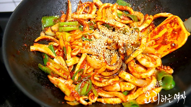 Stir-fry the ingredients — step photo