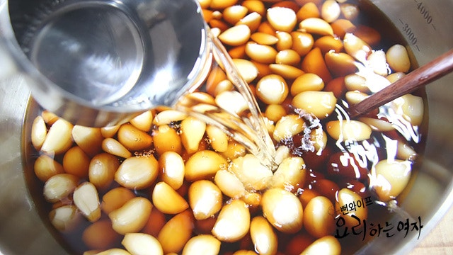 Pour the soy sauce brine — step photo 2