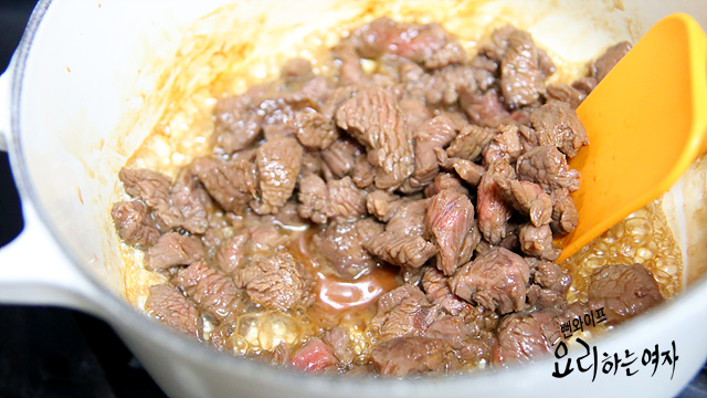 牛肉を炒める — 手順の写真 2