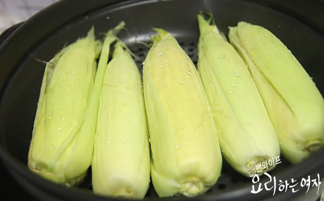 Steam the super sweet corn — step photo 2