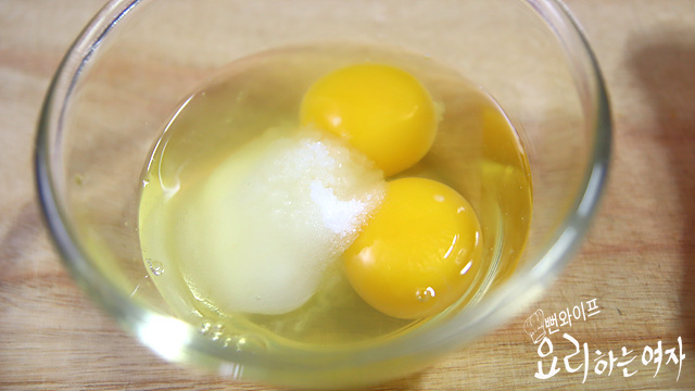 Make the egg mixture — step photo 1
