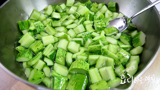 Brine the cucumbers — step photo 2