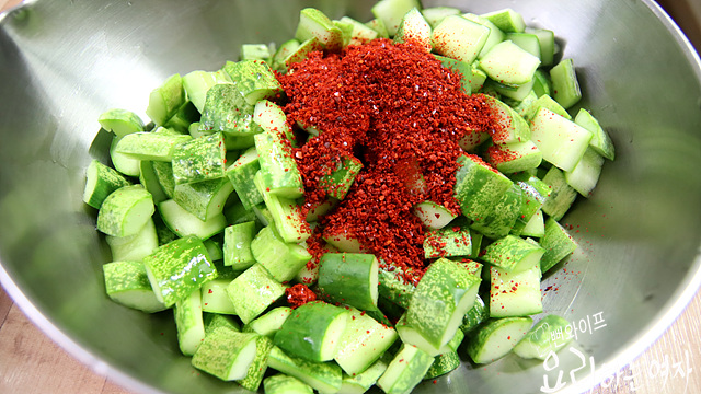 Toss with seasonings — step photo 1
