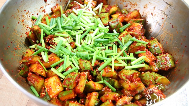 Toss with seasonings — step photo 1