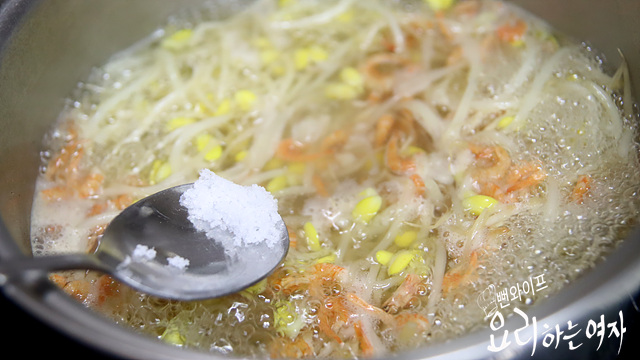 Simmer the soup — step photo 1